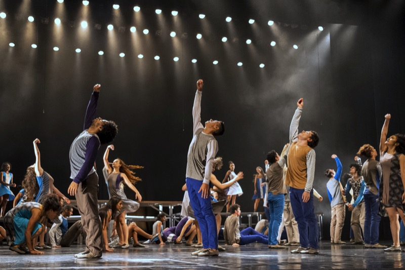 Aulas de dança com bolsa-auxílio, alimentação e transporte