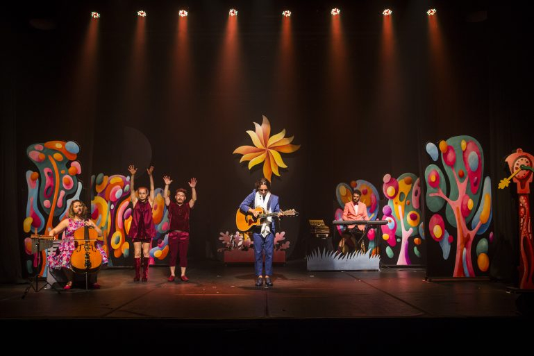 Musical baseado na obra de Mário Quintana encanta o público