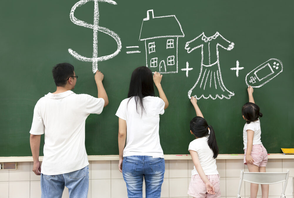 Curso prepara professores para dar educação financeira nas escolas