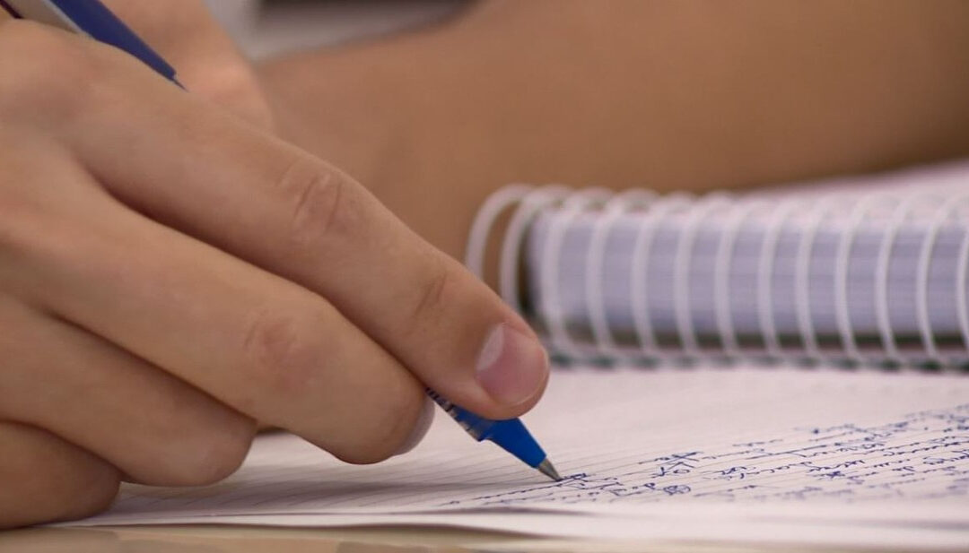 Educação de SP assina contratos e garante material escolar