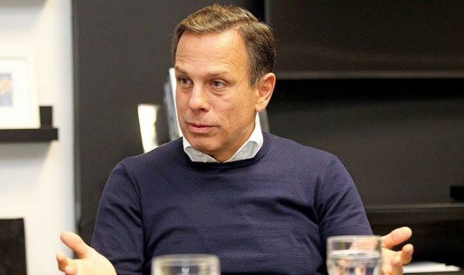 Para reavaliação, Doria publica decreto que suspende concursos