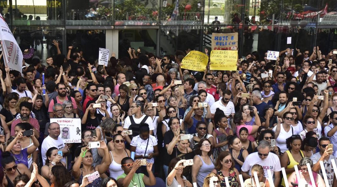 Servidores municipais da educação preparam greve geral