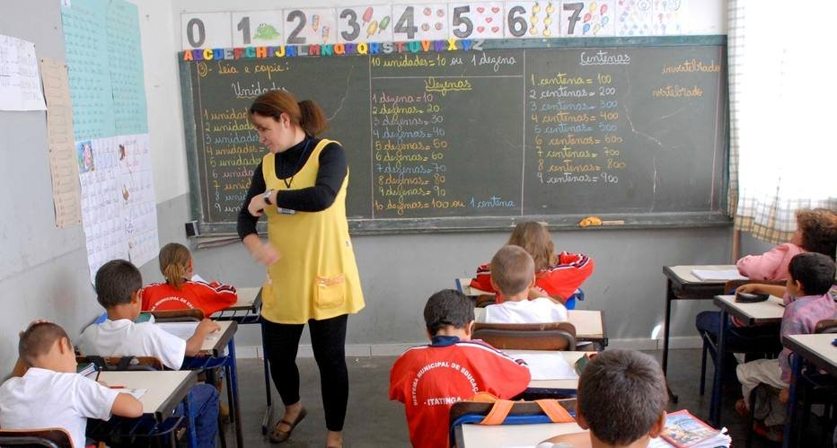 MEC ainda não comprou 10 milhões de livros para as escolas públicas