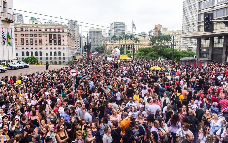 Funcionários municipais de SP decidem manter greve