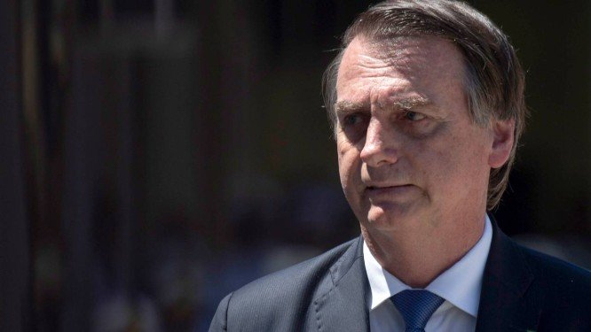 Bolsonaro decide manter Vélez, apesar das demissões no MEC