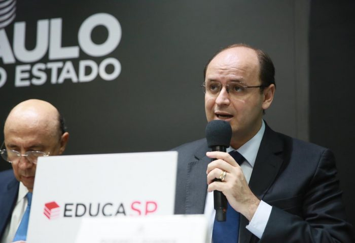 ‘Armar professor não vai resolver problemas’, diz secretário