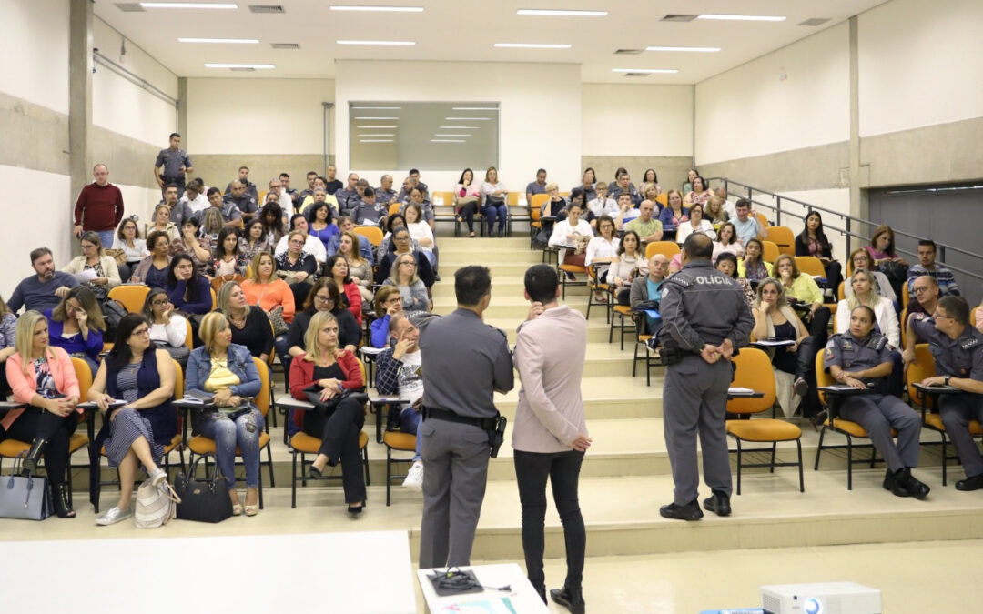 Diretores de escolas estaduais se reúnem com a Polícia Militar