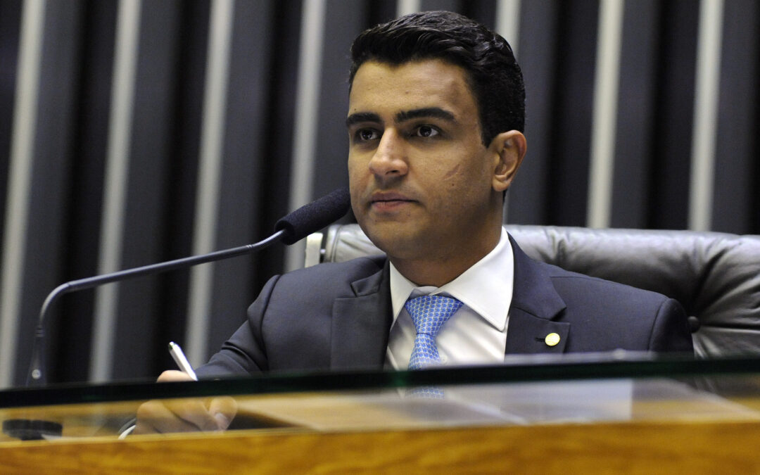 PL divide sobra do Fundeb entre profissionais de escolas públicas