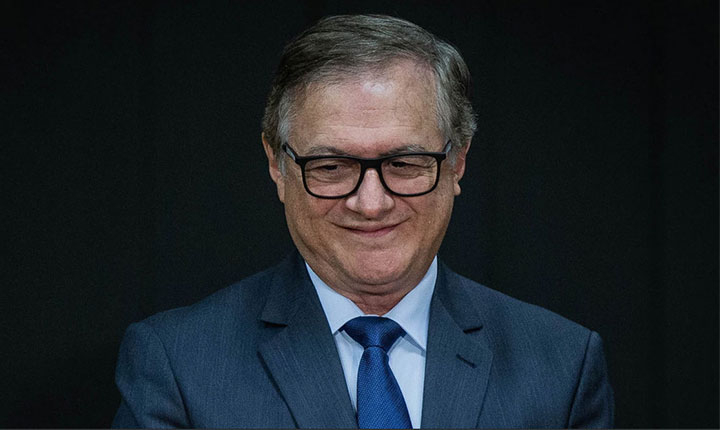 Vélez diz que não houve golpe em 64 e que livros didáticos vão mudar