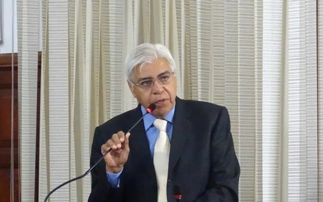 Azuaite quer revisar leis sobre autoridade de professores