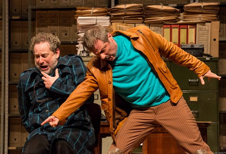 Dan Stulbach a R$ 5 no Municipal, em Morte Acidental de Um Anarquista