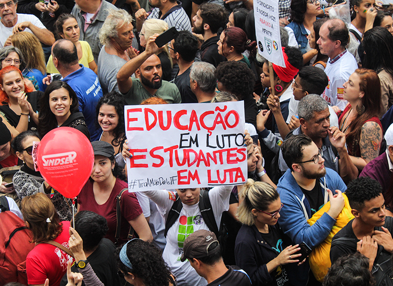 Cidades brasileiras têm novos protestos pela educação