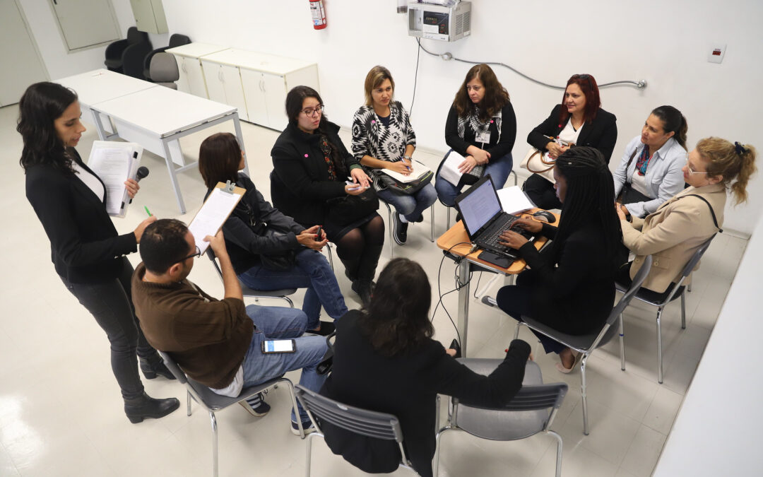 SEE promove dinâmica com alunos e professores para discutir E. Médio