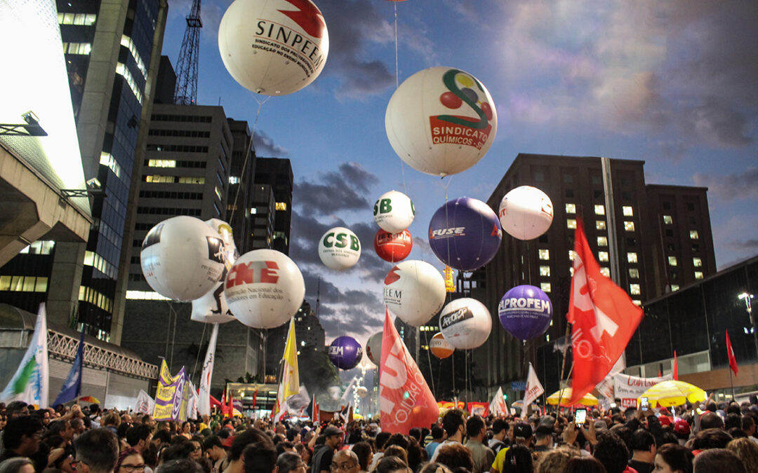 Greve geral ocorre parcialmente em todo o Brasil