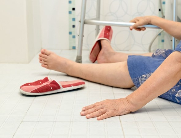 Quedas alarmantes de idosos fazem Iamspe lançar cartilha de prevenção