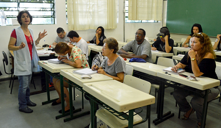 SME seleciona professores para trabalhar com EJA