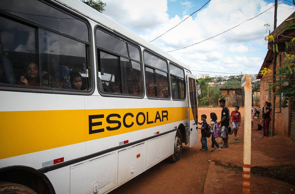 Doria corta ônibus fretados para milhares de alunos da rede estadual