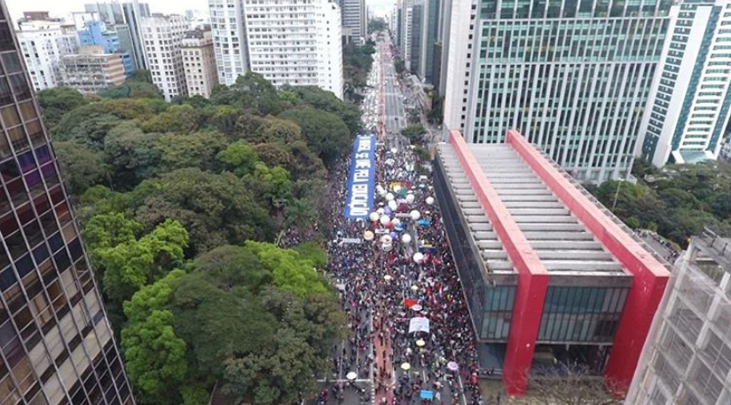 Brasil registra, pela 3ª vez, protestos em favor da educação