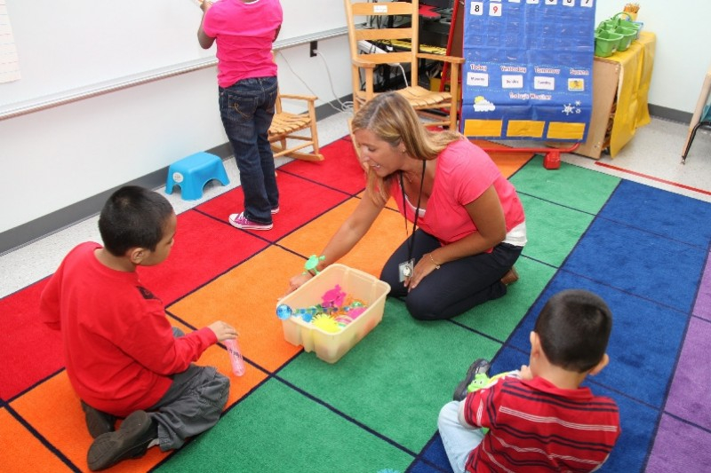 SME contrata 300 estagiários para atuarem com educação especial