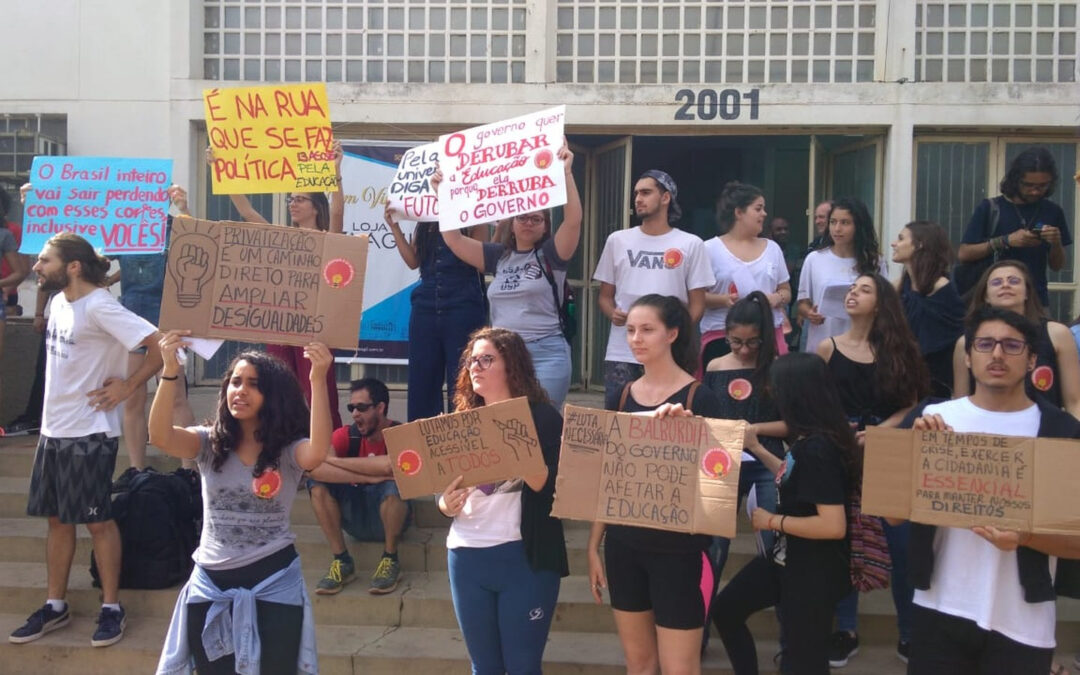 Protestos em Piracicaba e Limeira contra cortes na educação