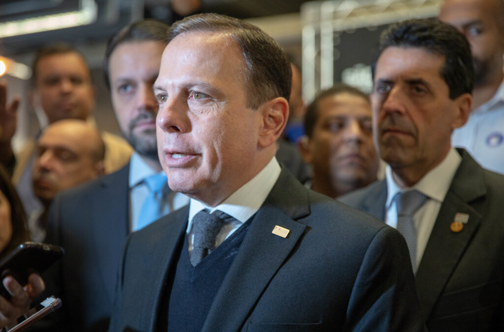 Livros que foram recolhidos serão repostos em um mês, disse Doria