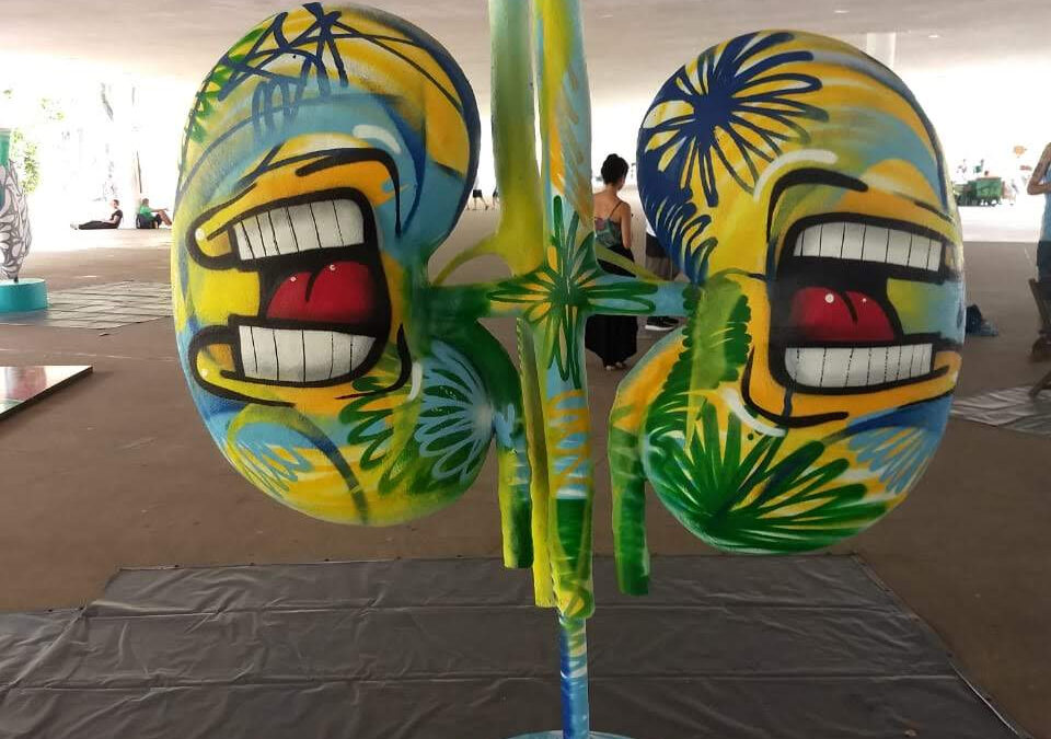 Esculturas do corpo humano no Metrô e CPTM incentivam doação