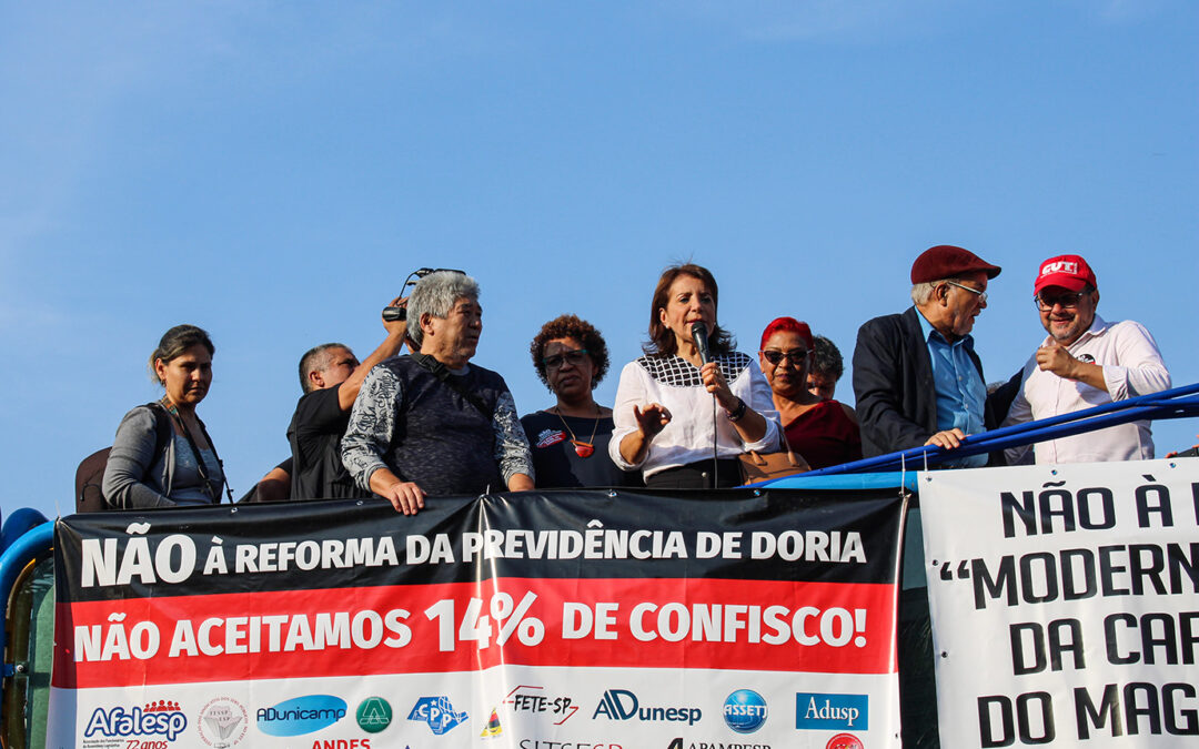 Professores farão paralisação a partir de 3 de dezembro