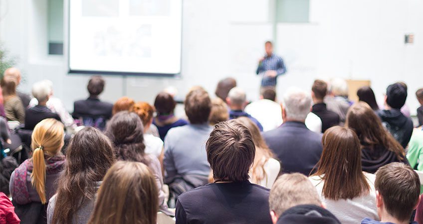 Confira as palestras gratuitas para professores em novembro