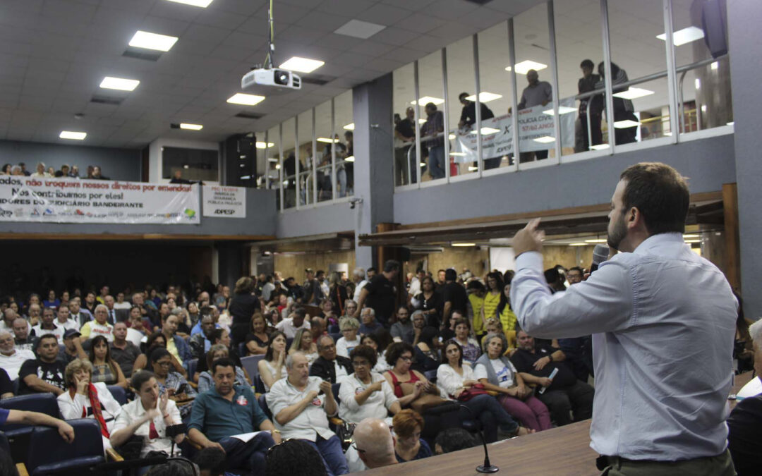 Servidores fazem pressão na Alesp para barrar Previdência