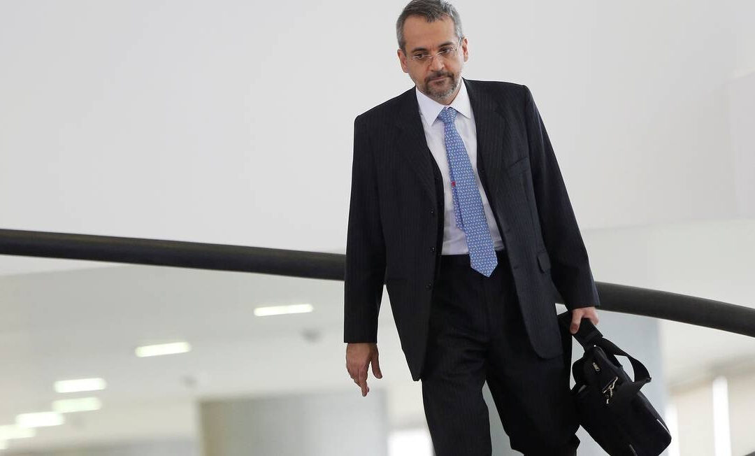 Weintraub quer começar do zero trâmite do Fundeb no Congresso