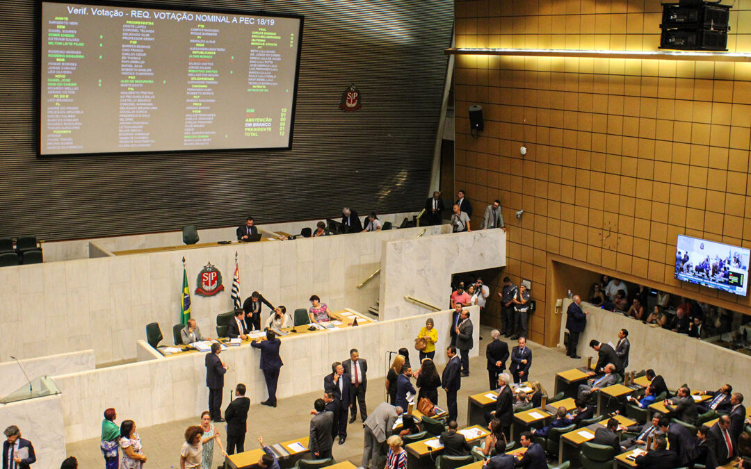 Reforma da Previdência passa em 1º turno; veja como deputados votaram