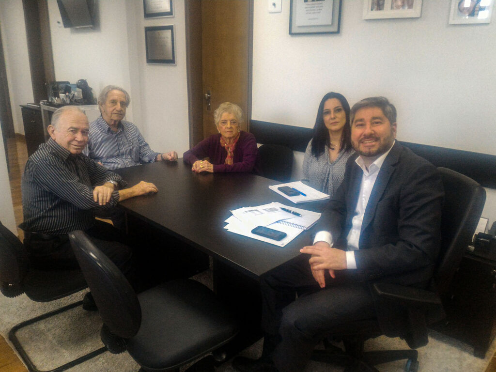 Da esq. para dir.: Silvio Martins, José Maria Cancelliero, Loretana Pancera, Regiane Mendes e Fernando Cury