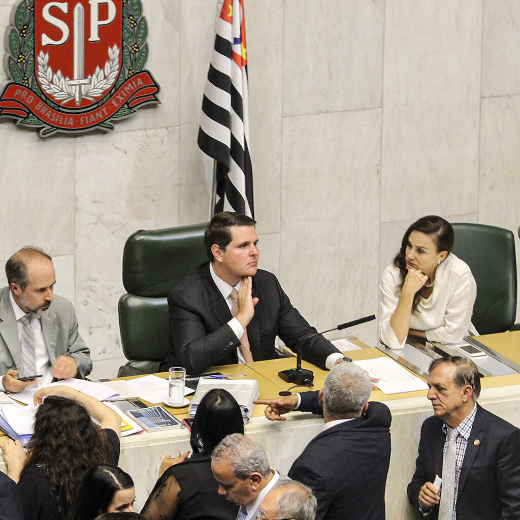 Presidente Cauê Macris durante votação em 1º turno