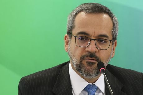 “Escolas poderão tomar medidas emergenciais”, diz ministro