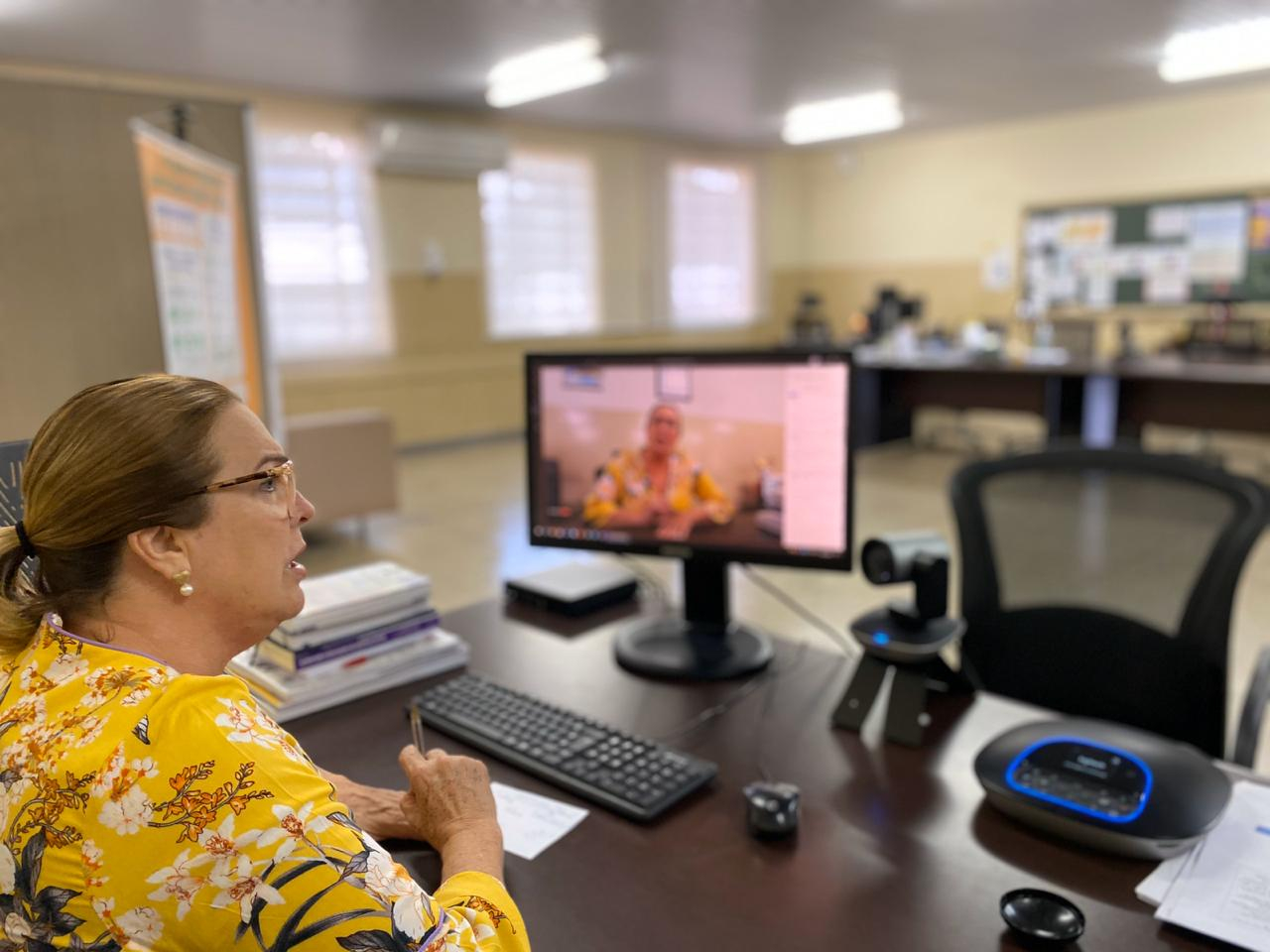 Professora em sistema EAD/Reprodução