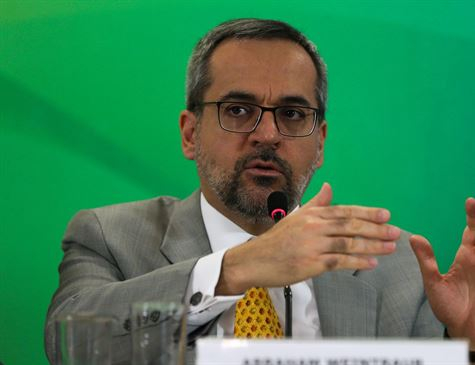 Ministro da Educação, Abraham  Weintraub, anuncia saída do cargo