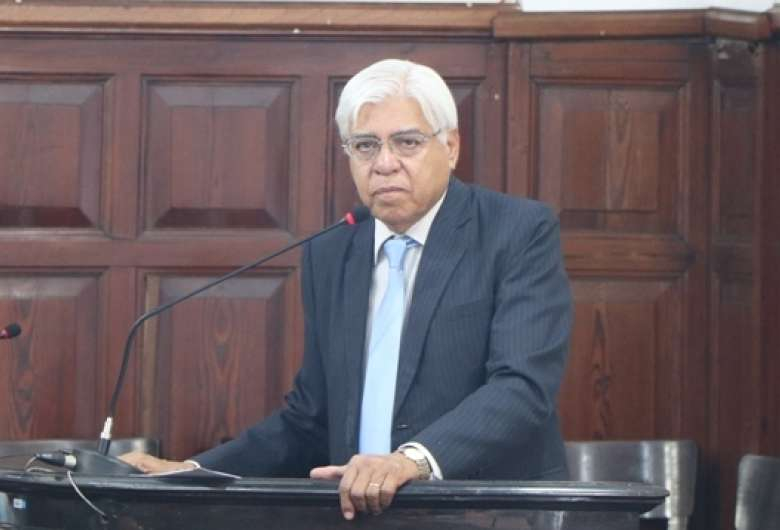 Azuaite se posiciona contra retomada das aulas presenciais