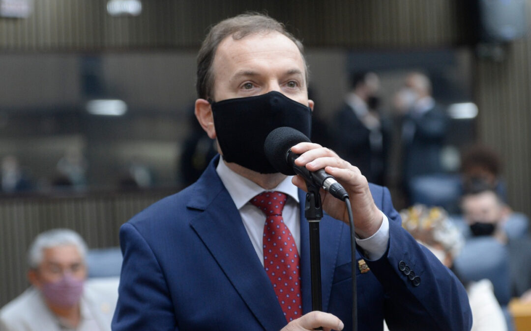 Vereador Celso Giannazi pede suspensão das aulas presenciais