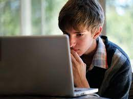 PL obriga escola a enviar material ao aluno por via virtual