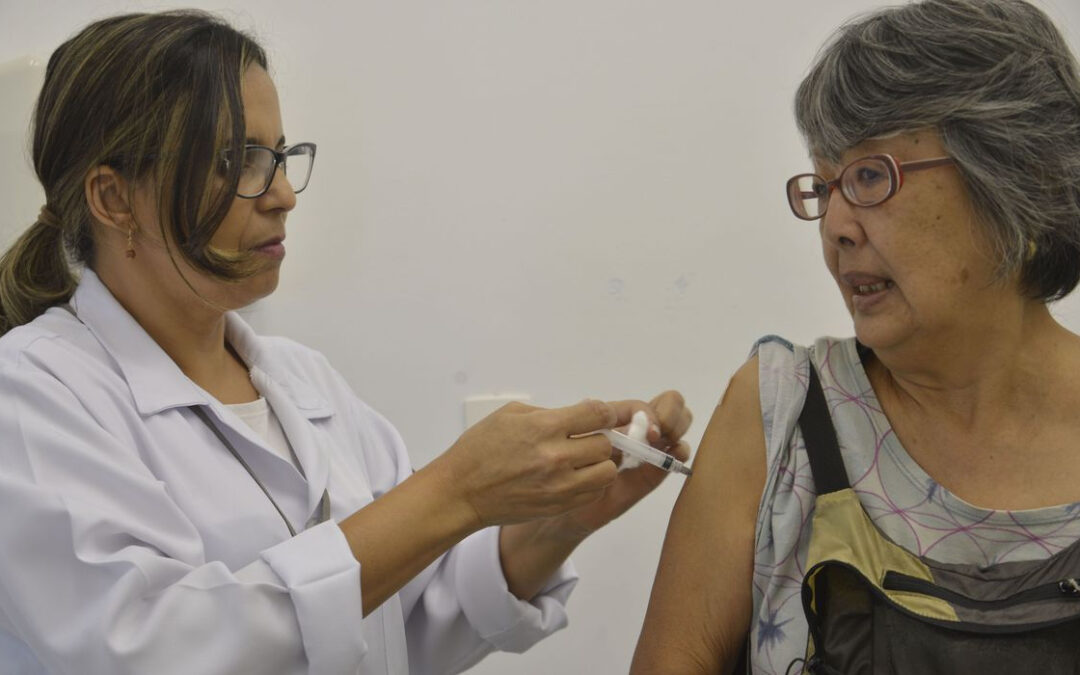 Estado convoca professores e idosos para se vacinar contra a gripe