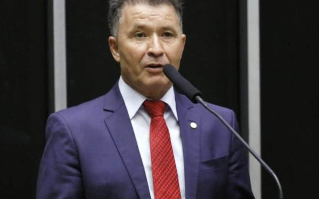Relator retira da reforma de servidor impedimento ao acúmulo