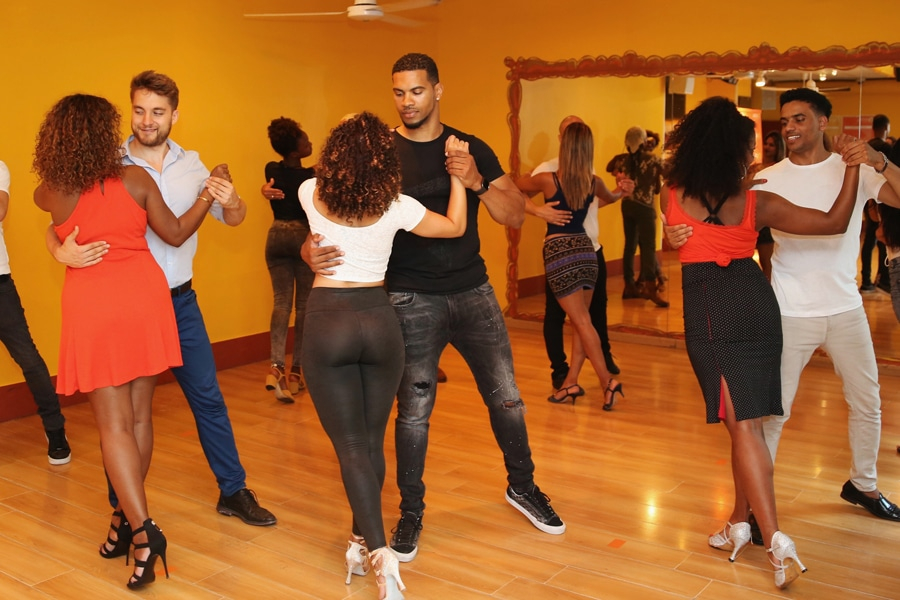 Evento gratuito oferece aulas de danças angolanas