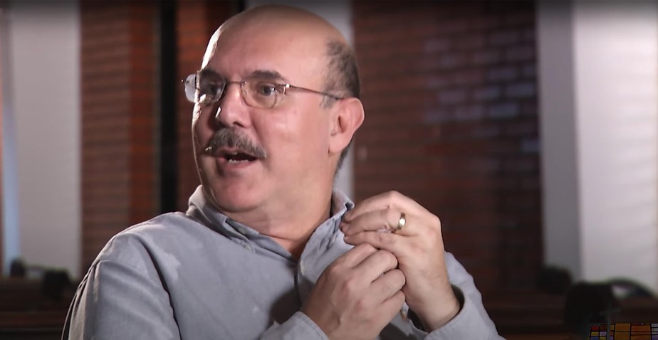 Cabeça do ministro da Educação resiste na guilhotina do Congresso