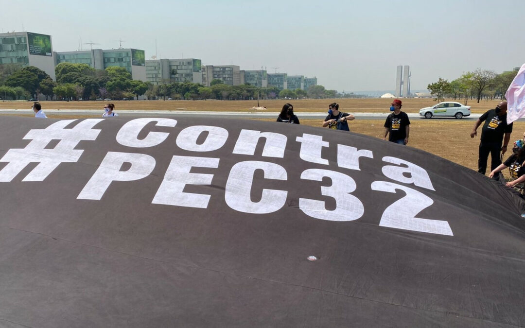 Pressão dos servidores adia votação e PEC 32/2020 patina