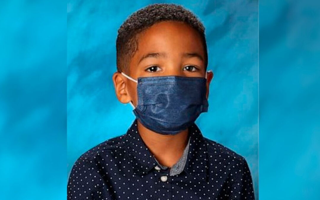 Recusou tirar máscara para foto da escola e ganhou prêmio de 180 mil