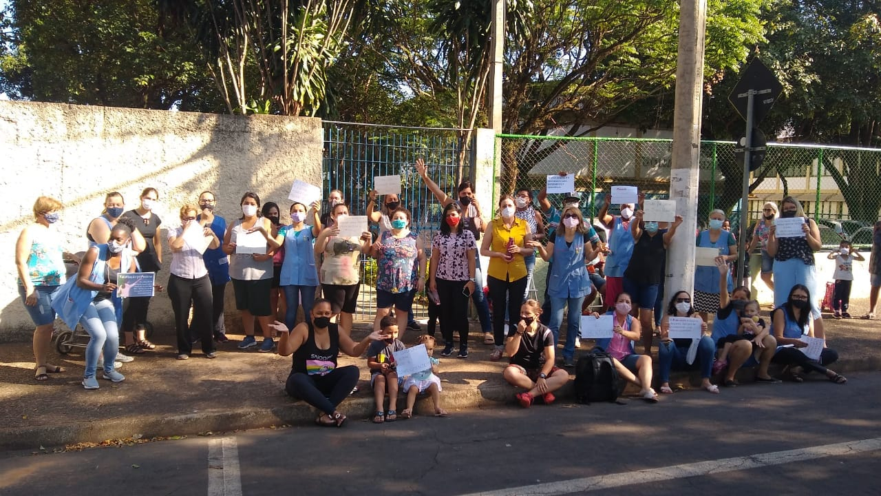 Foto: Sindsel. Servidores da educação protestaram contra o subsídio de R$5,5 mi, mobilização teve apoio de pais de alunos.