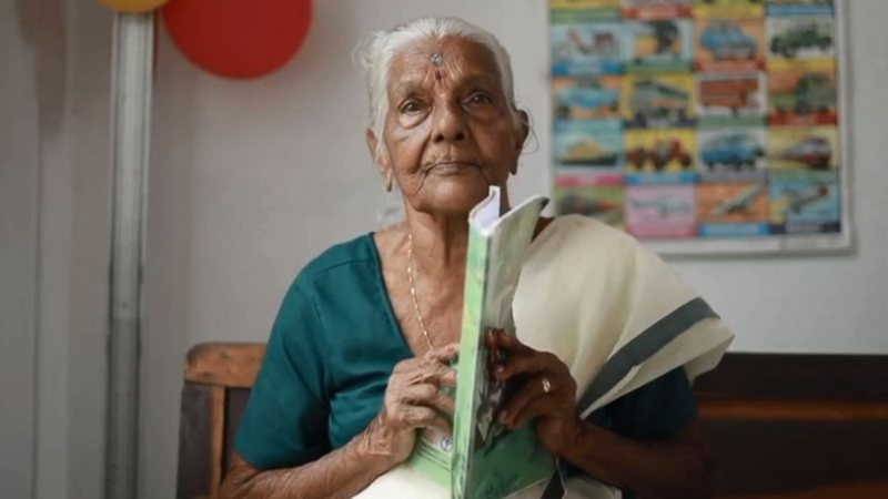 Queria ser professora mas não pôde – decidiu aprender a ler aos 104 anos