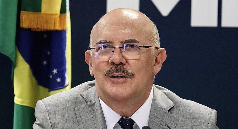 Escândalo no MEC: ministro nega favorecimento de verba aos pastores