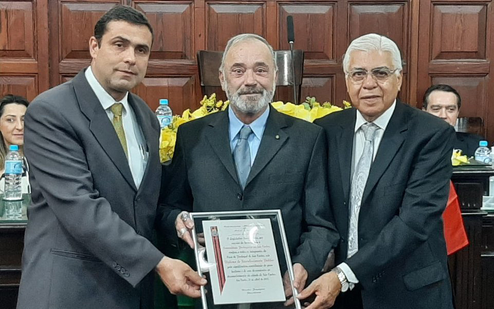 Azuaite homenageia Comunidade Portuguesa em São Carlos