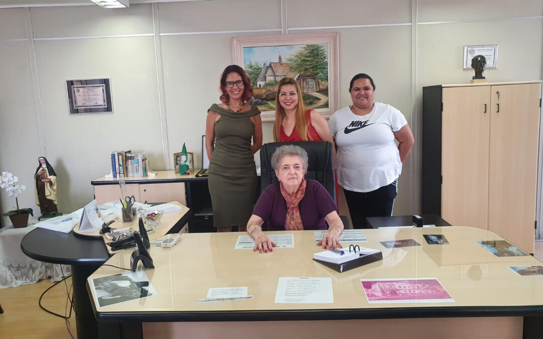 Tributo da E.E. Buenos Aires à sua aluna e professora Loretana